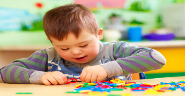 autismus bei kleinkindern erkennen
